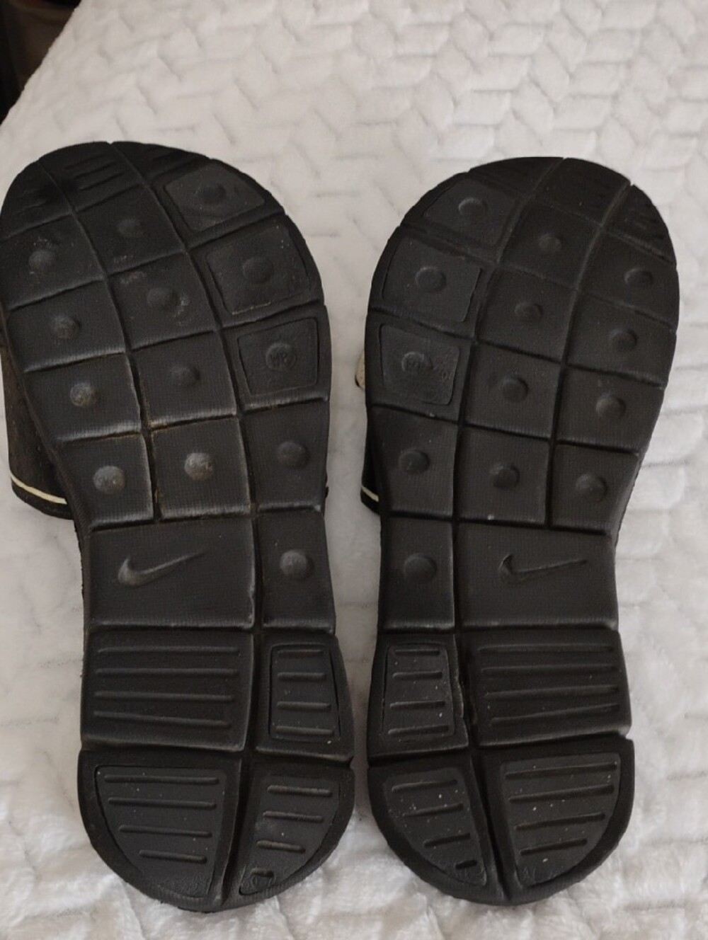 Nike Women's Black Slide Sandals with White Trim - Picture 4 of 5